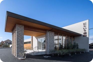 医療法⼈ ラウレア にじいろ⻭科外観写真